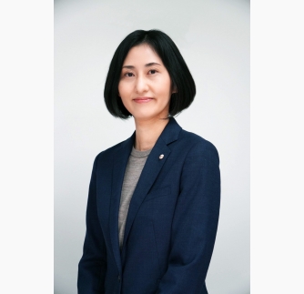 長谷川　千佳　氏