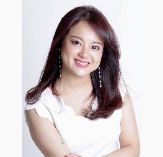 桑野　麻衣　氏