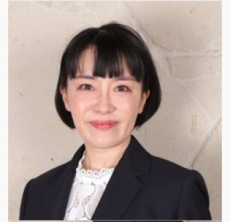 岡　佐紀子　氏