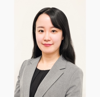 越間　秀美　氏