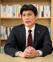 迫川　史康（さこがわ　ふみやす）　氏